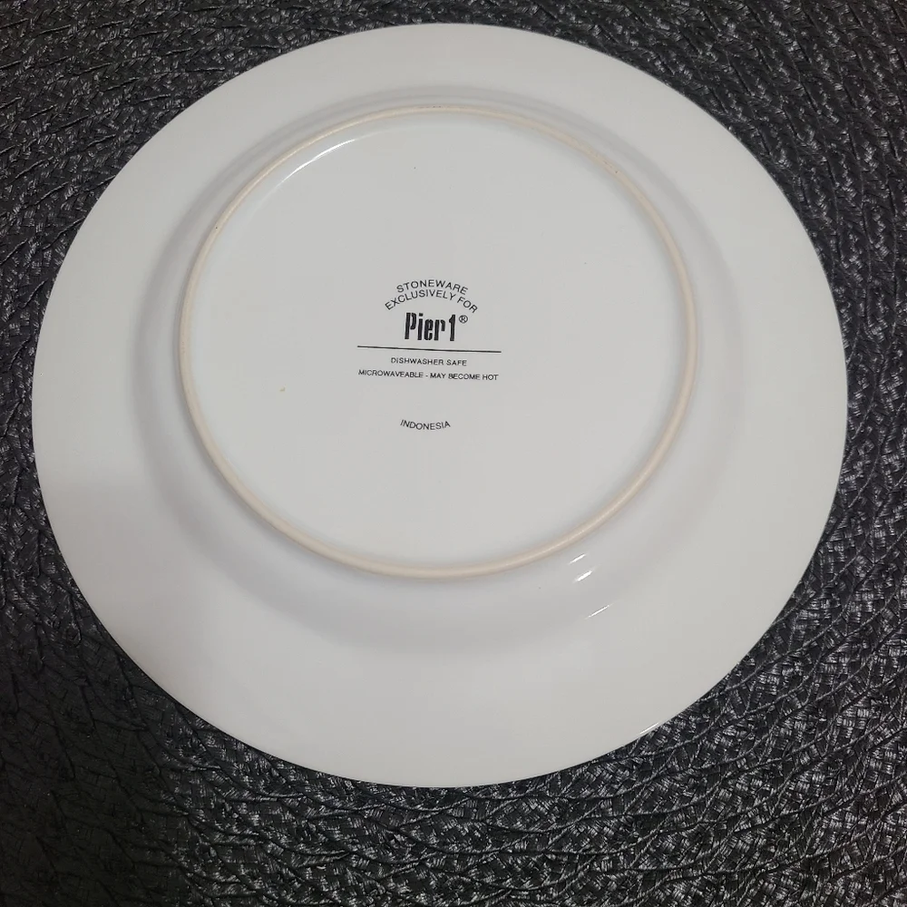 NWOT Pier 1 Salad/Dessert/Entertainment Yellow Red and Green Plates Set of 3